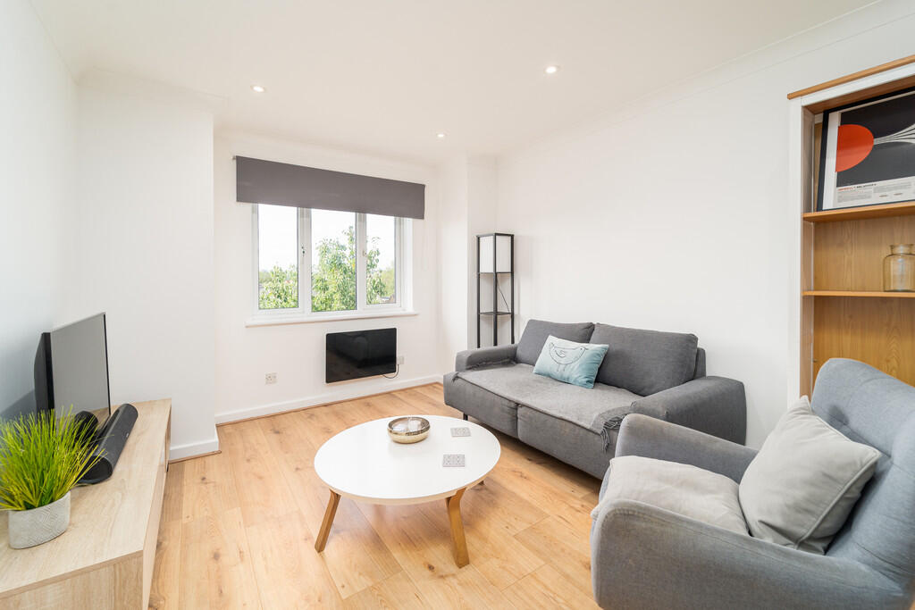 2 bed Apartment for rent in London. From David Astburys Ltd - London