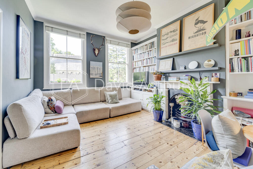 2 bed Apartment for rent in London. From David Astburys Ltd - London