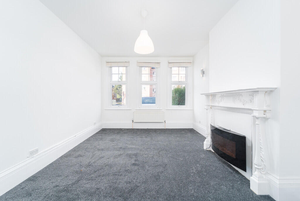 3 bed Apartment for rent in Wood Green. From David Astburys Ltd - London