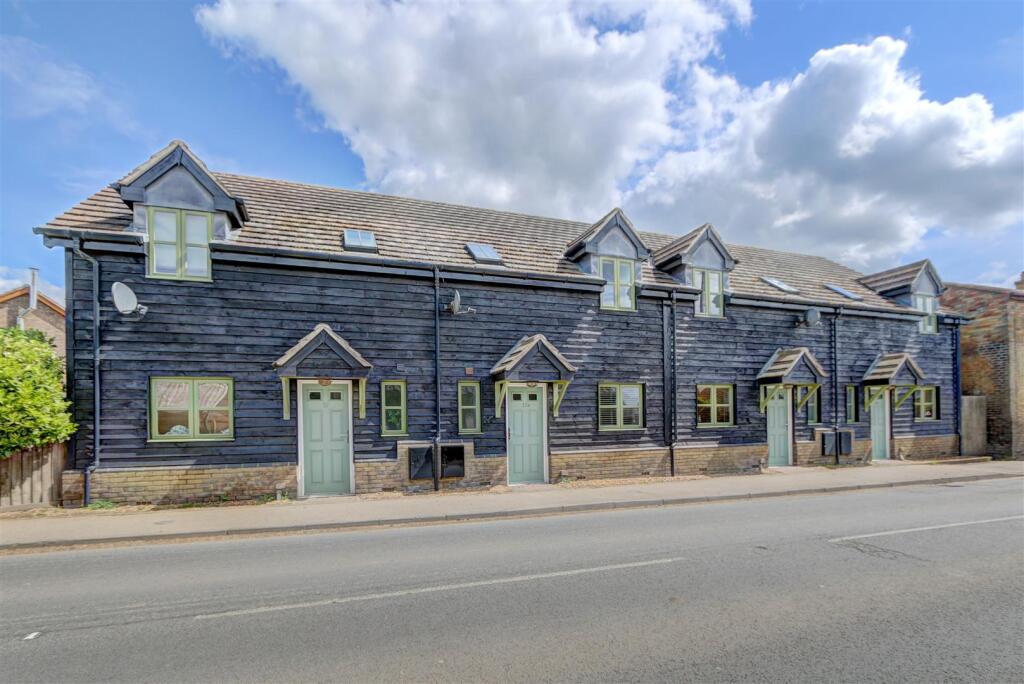 3 bed Mid Terraced House for rent in Haddenham. From David Clark & Company - Ely 3 bed Mid Terraced House for rent in Haddenham. From David Clark & Company - Ely