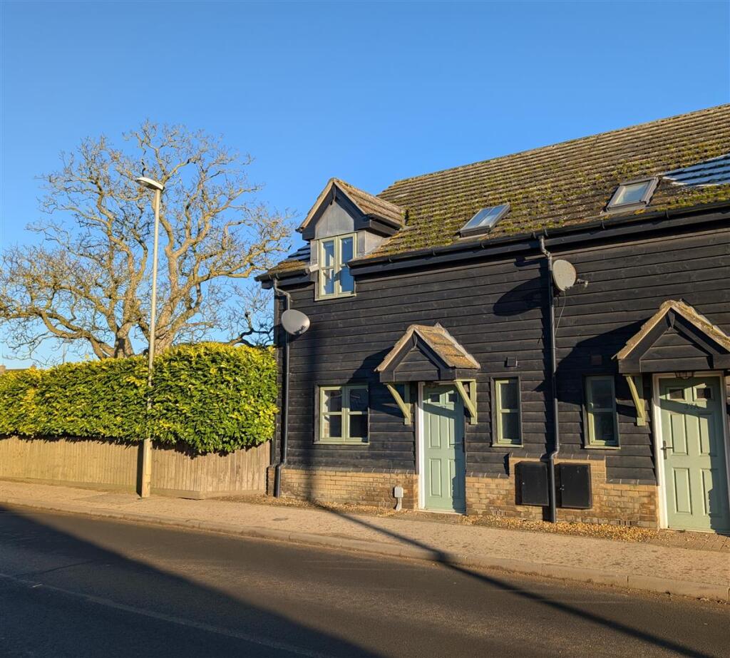 3 bed Mid Terraced House for rent in Haddenham. From David Clark & Company - Ely 3 bed Mid Terraced House for rent in Haddenham. From David Clark & Company - Ely