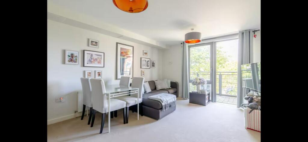 2 bed 1st Floor Flat for rent in Stoke Newington. From Davies & Davies - Finsbury Park