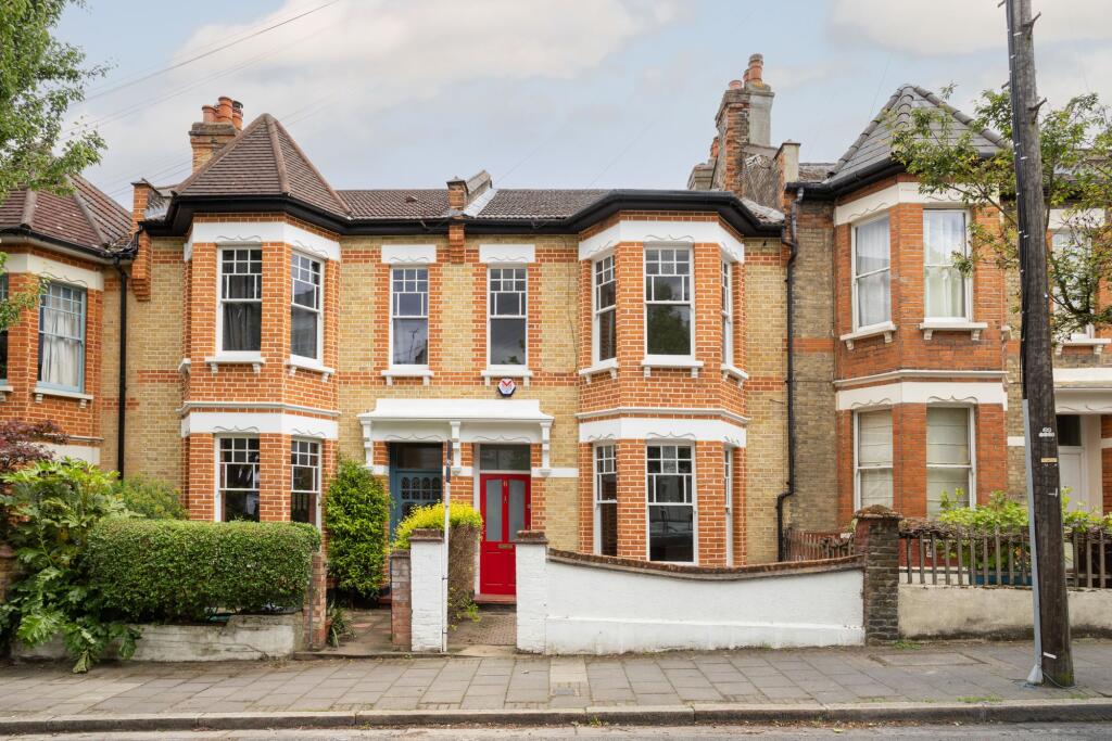 4 bed Mid Terraced House for rent in London. From Davies & Davies - Finsbury Park