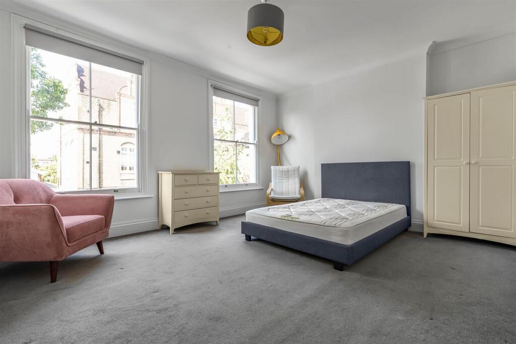 4 bed Mid Terraced House for rent in London. From Davies & Davies - Finsbury Park