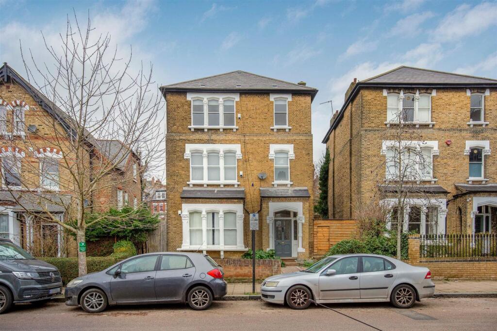 2 bed 1st Floor Flat for rent in Hornsey. From Davies & Davies - Finsbury Park