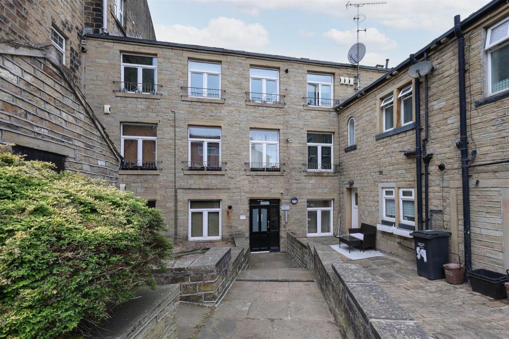 1 bed Apartment for rent in Halifax. From Dawson Estates - Elland