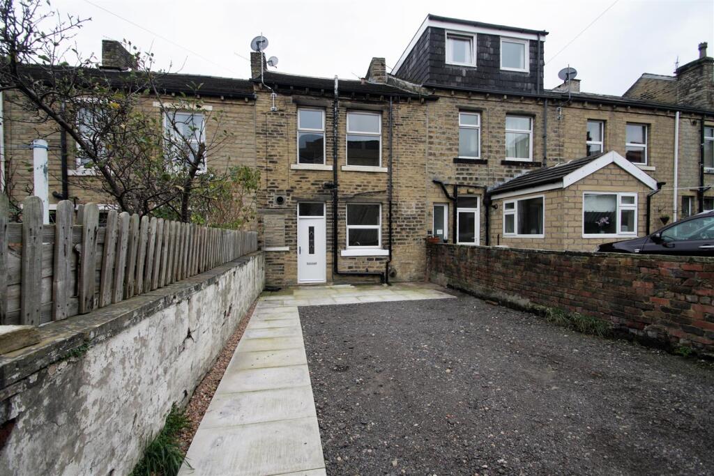 2 bed Mid Terraced House for rent in Elland. From Dawson Estates - Elland