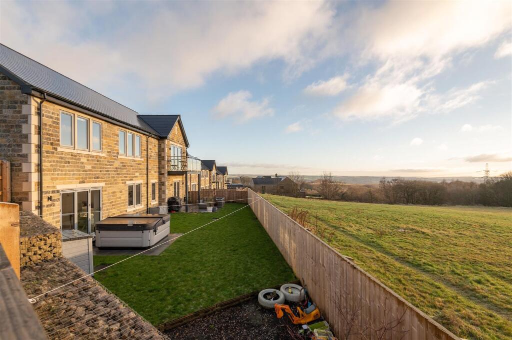 5 bed Detached for rent in Halifax. From Dawson Estates - Elland
