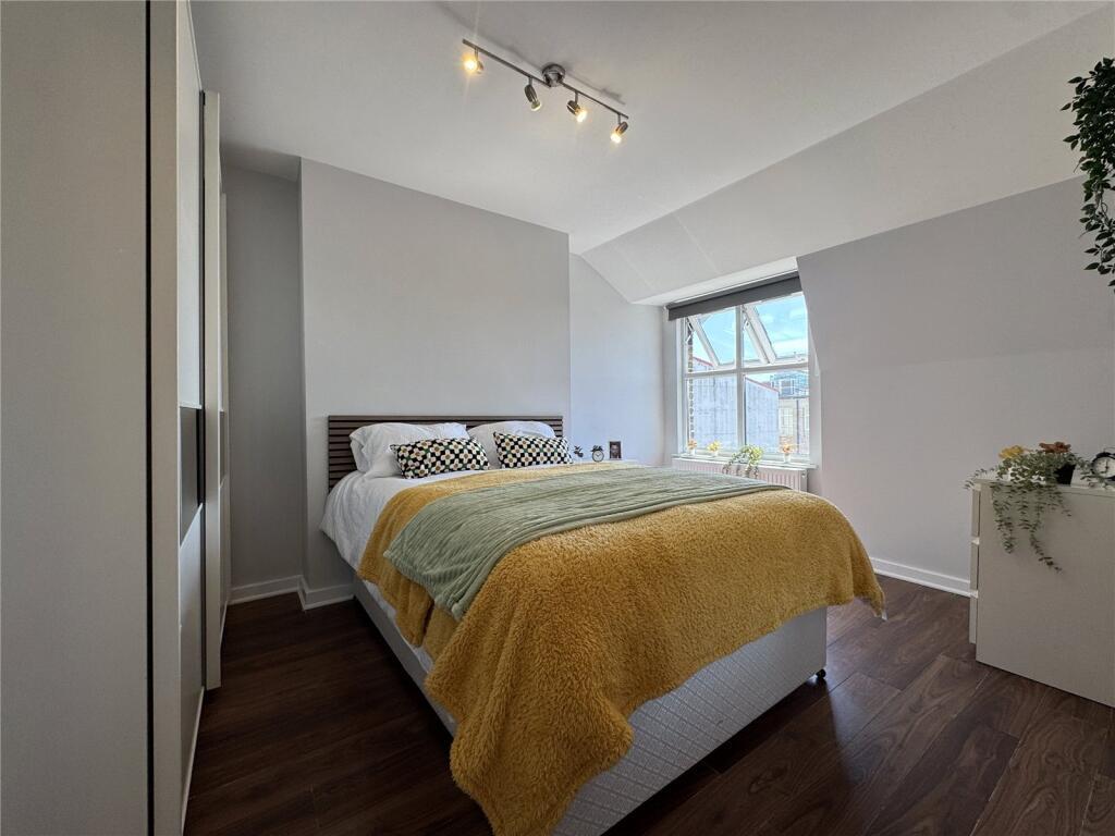 1 bed 1st Floor Flat for rent in London. From Dayfields - Enfield Town