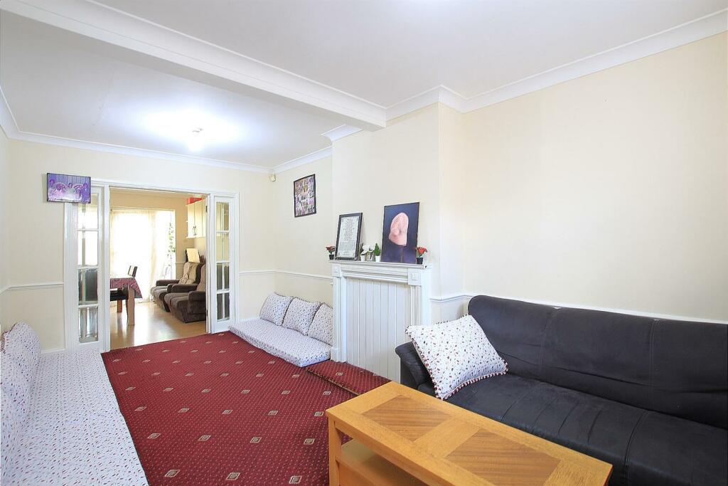 3 bed Semi-Detached House for rent in Hounslow. From DBK Estate Agents - Hounslow