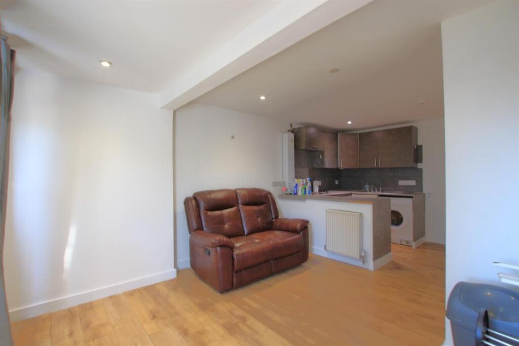 1 bed Apartment for rent in Hounslow. From DBK Estate Agents - Hounslow