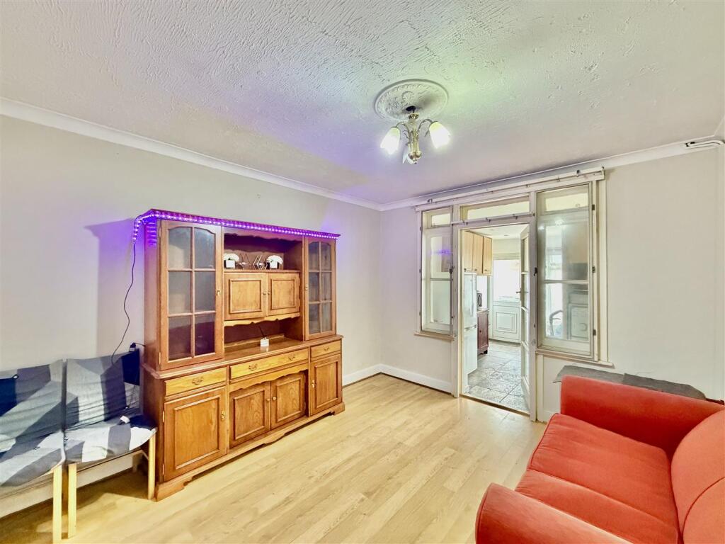 4 bed Mid Terraced House for rent in Hounslow. From DBK Estate Agents - Hounslow