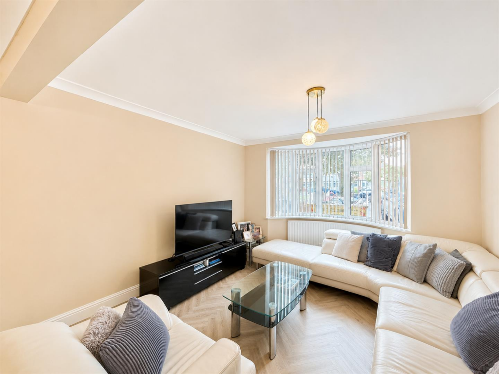4 bed Mid Terraced House for rent in Southall. From DBK Estate Agents - Hounslow