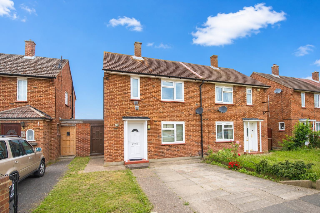 2 bed Semi Detached for rent in Hayes. From DBK Estate Agents - Hounslow 2 bed Semi Detached for rent in Hayes. From DBK Estate Agents - Hounslow