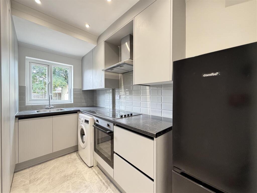 3 bed Semi Detached for rent in Hounslow. From DBK Estate Agents - Hounslow 3 bed Semi Detached for rent in Hounslow. From DBK Estate Agents - Hounslow