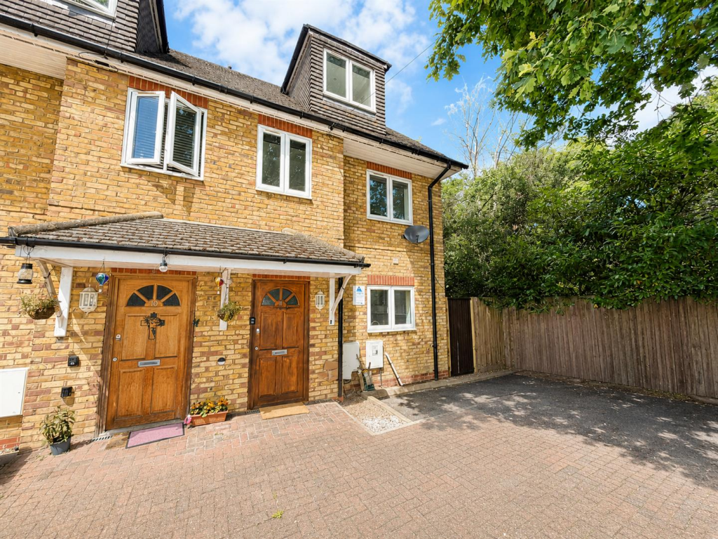 5 bed End of Terrace for rent in Hayes. From DBK Estate Agents - Hounslow