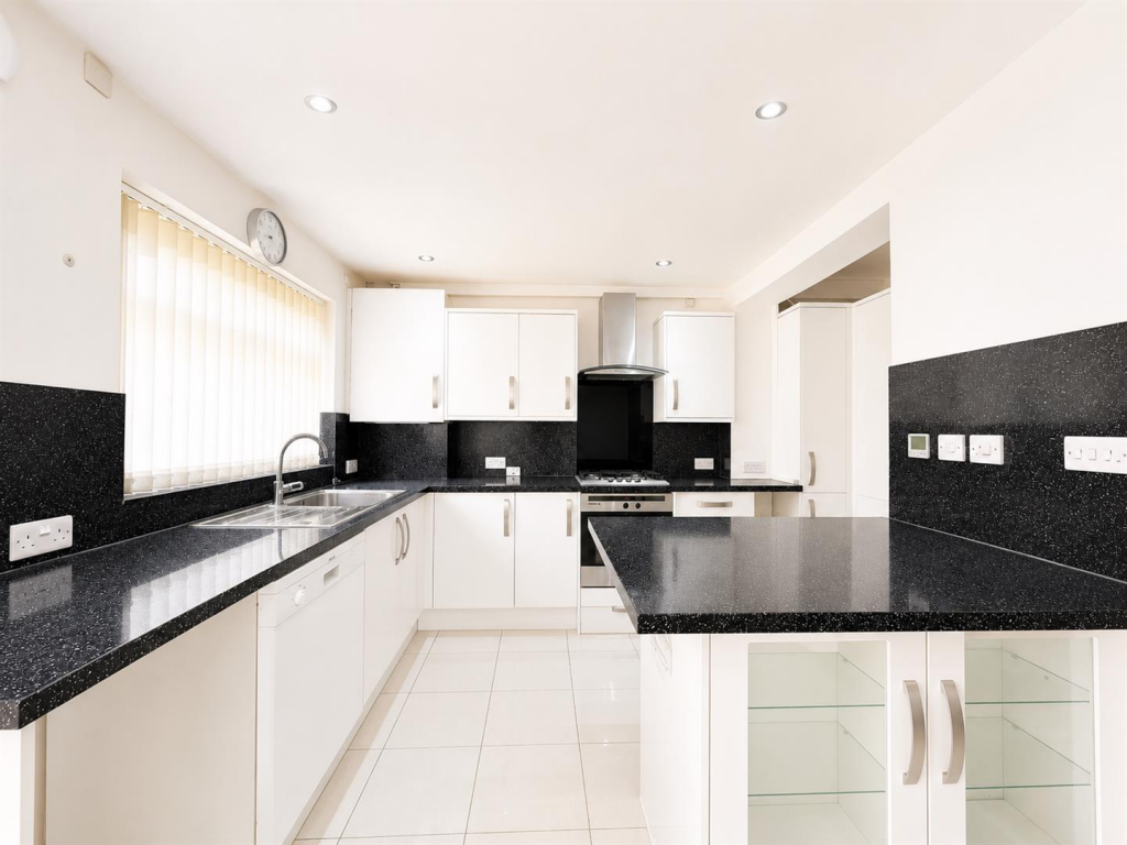 4 bed Mid Terraced House for rent in Hounslow. From DBK Estate Agents - Hounslow