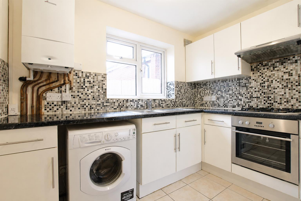 2 bed Apartment for rent in Hounslow. From DBK Estate Agents - Hounslow 2 bed Apartment for rent in Hounslow. From DBK Estate Agents - Hounslow