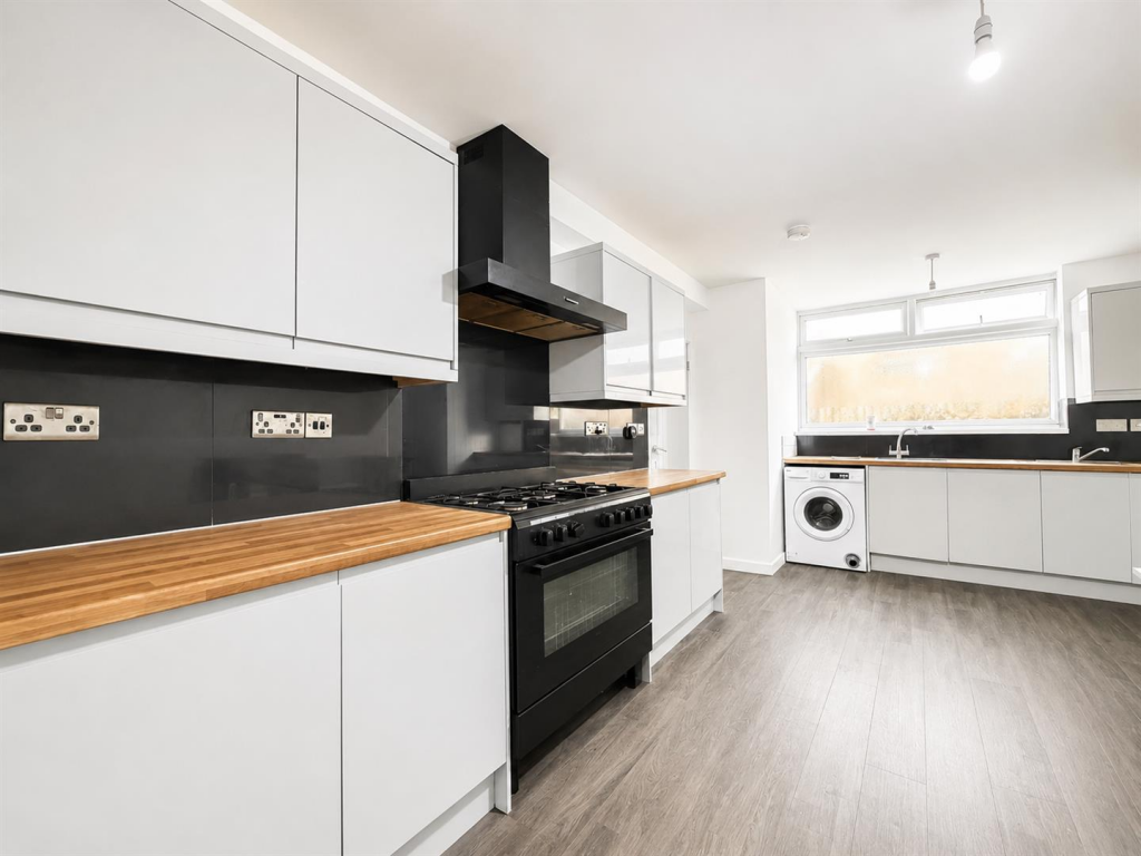 5 bed Semi Detached for rent in Hounslow. From DBK Estate Agents - Hounslow