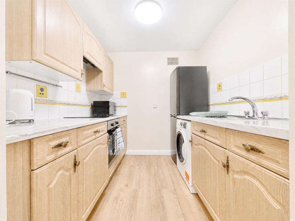 2 bed Apartment for rent in Hounslow. From DBK Estate Agents - Hounslow