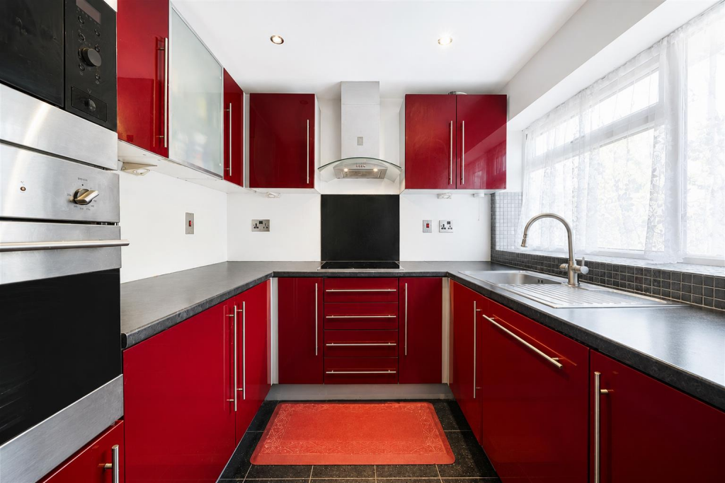 3 bed End of Terrace for rent in Hounslow. From DBK Estate Agents - Hounslow 3 bed End of Terrace for rent in Hounslow. From DBK Estate Agents - Hounslow