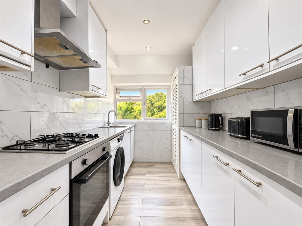 3 bed Annexe for rent in Hounslow. From DBK Estate Agents - Hounslow 3 bed Annexe for rent in Hounslow. From DBK Estate Agents - Hounslow