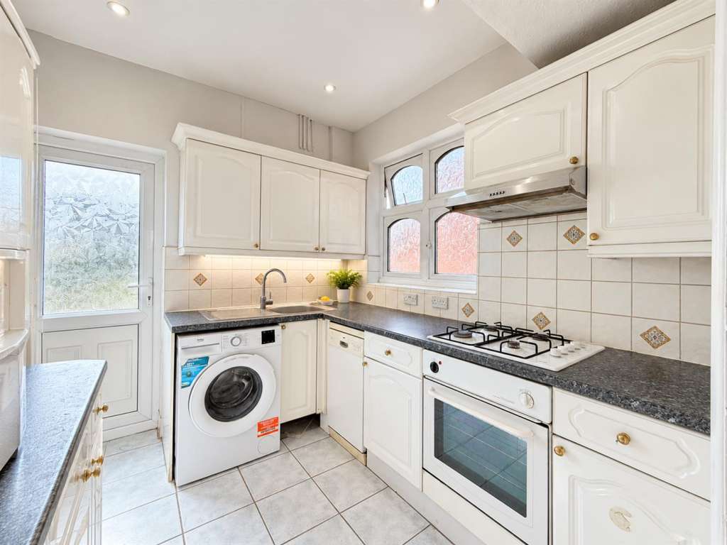3 bed Semi Detached for rent in Hounslow. From DBK Estate Agents - Hounslow 3 bed Semi Detached for rent in Hounslow. From DBK Estate Agents - Hounslow