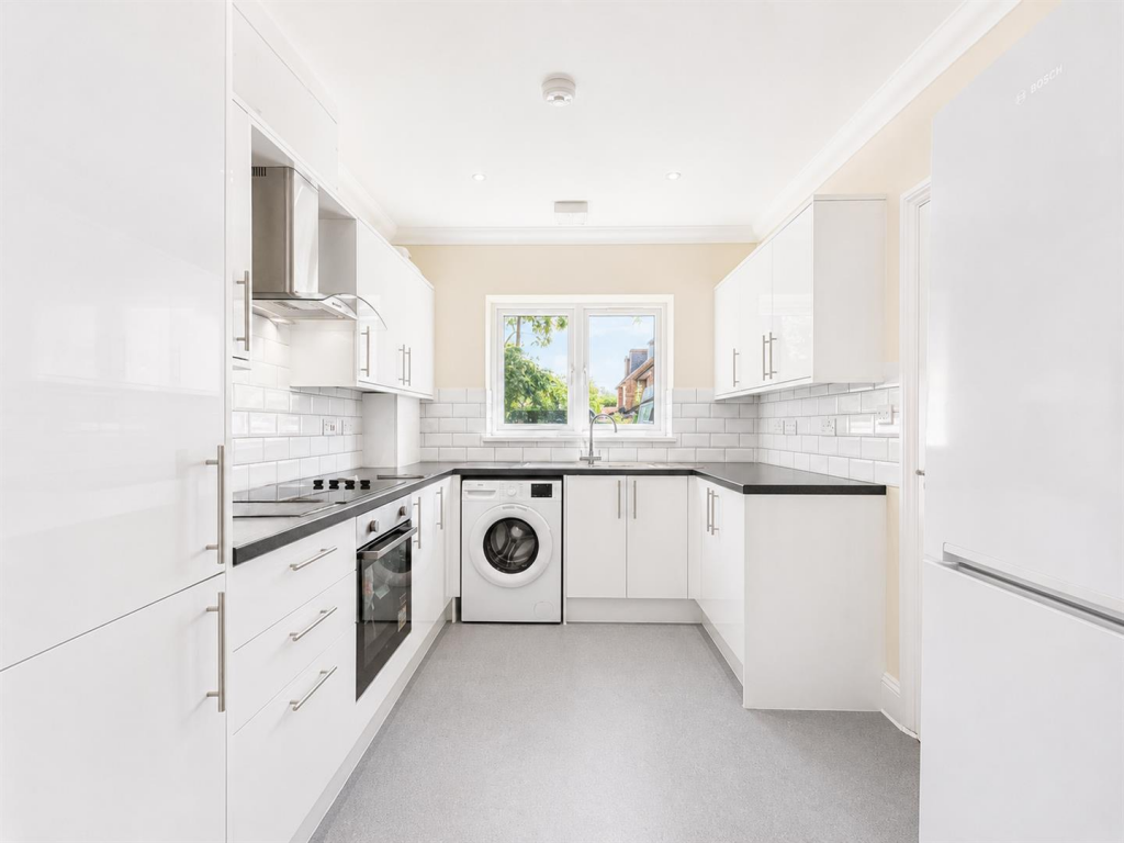 5 bed End of Terrace for rent in Hayes. From DBK Estate Agents - Hounslow 5 bed End of Terrace for rent in Hayes. From DBK Estate Agents - Hounslow