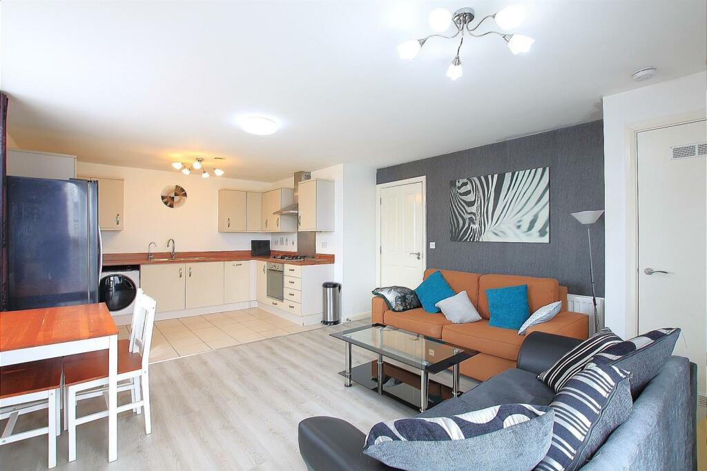 2 bed Apartment for rent in Hounslow. From DBK Estate Agents - Hounslow