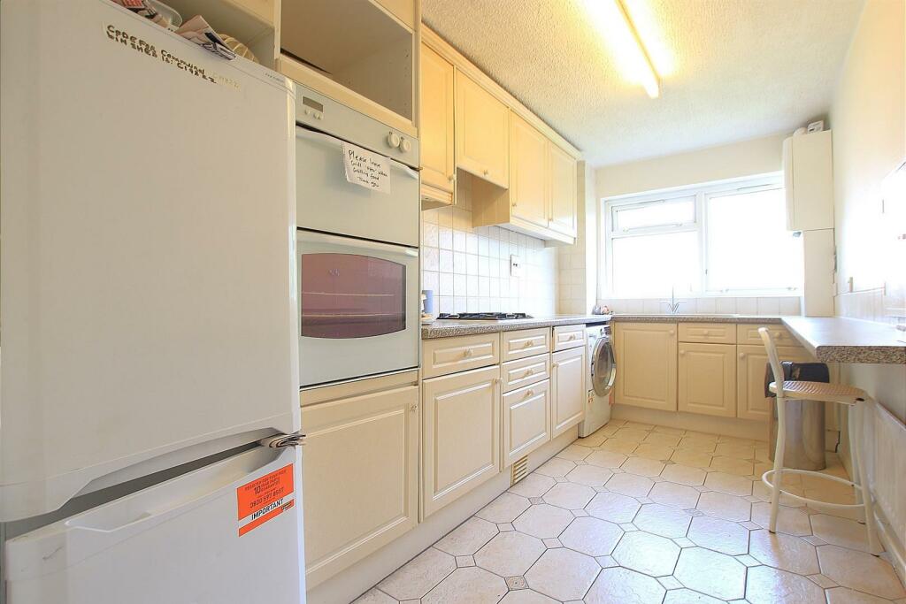 2 bed Apartment for rent in Feltham. From DBK Estate Agents - Hounslow