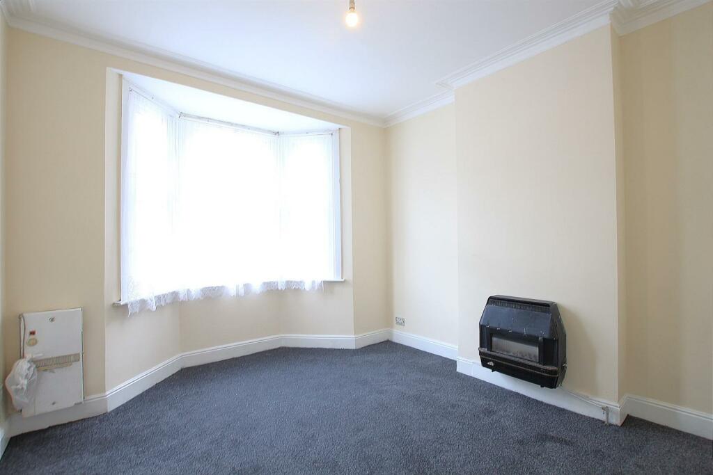 2 bed Maisonette for rent in Hounslow. From DBK Estate Agents - Hounslow