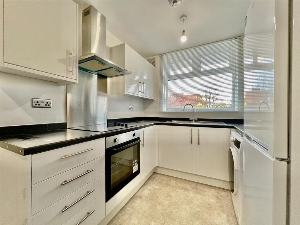 2 bed Apartment for rent in Hounslow. From DBK Estate Agents - Hounslow