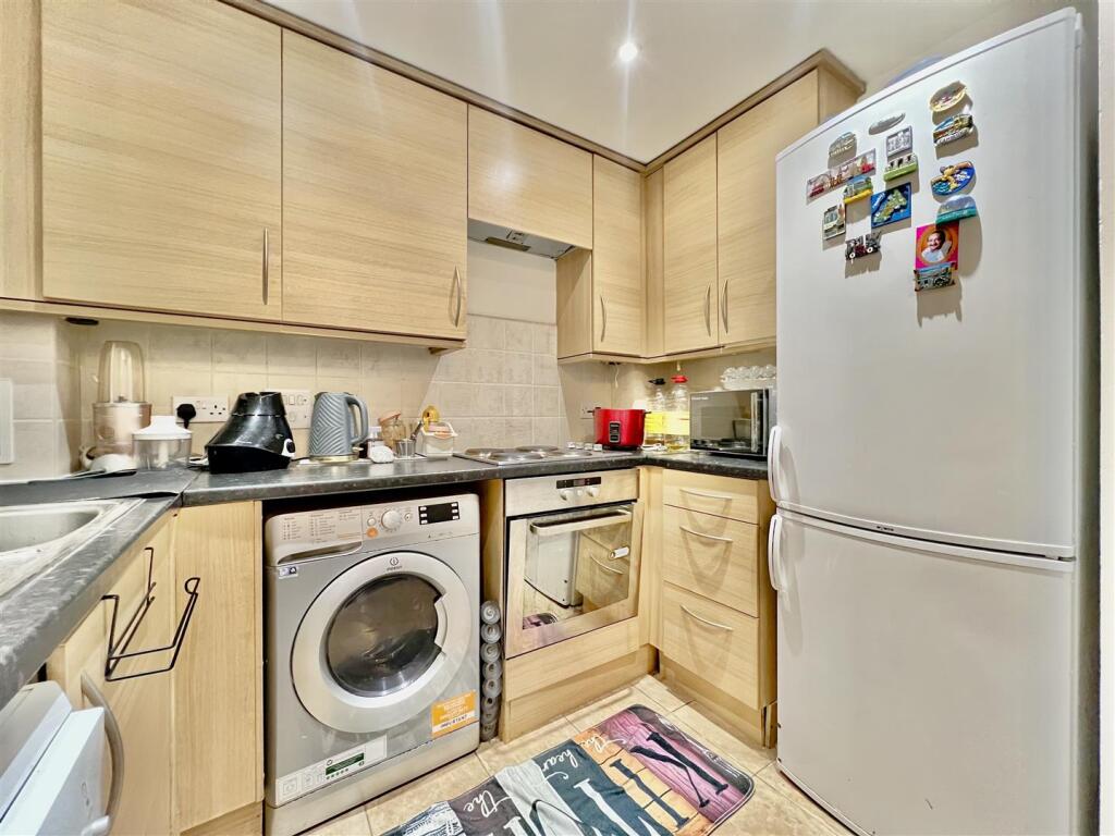 1 bed Apartment for rent in Feltham. From DBK Estate Agents - Hounslow