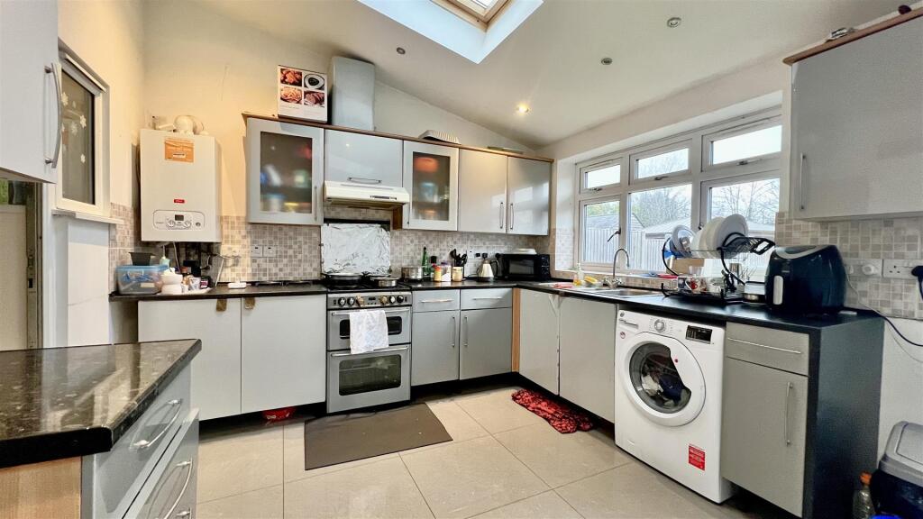 3 bed Semi Detached for rent in Hounslow. From DBK Estate Agents - Hounslow