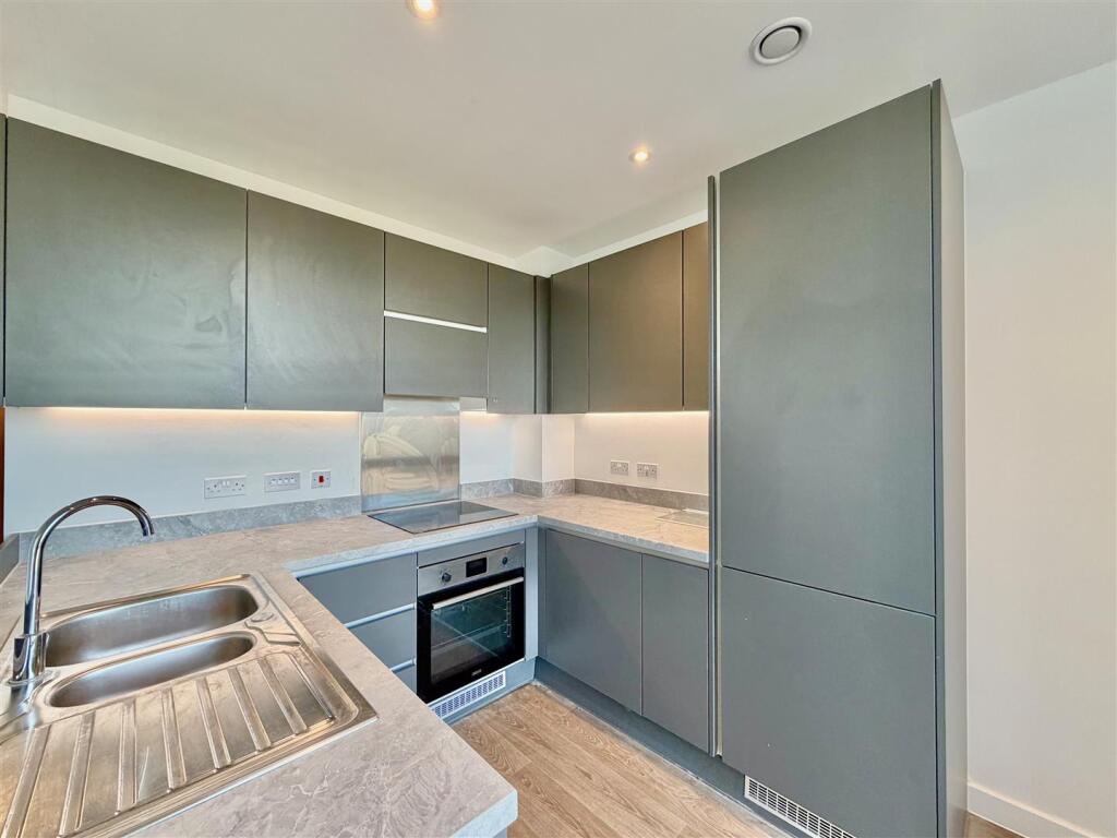 1 bed Apartment for rent in Feltham. From DBK Estate Agents - Hounslow