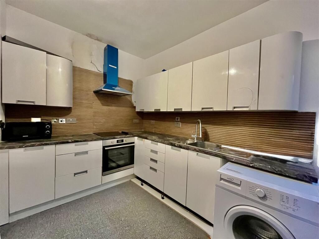 4 bed Apartment for rent in Isleworth. From DBK Estate Agents - Hounslow