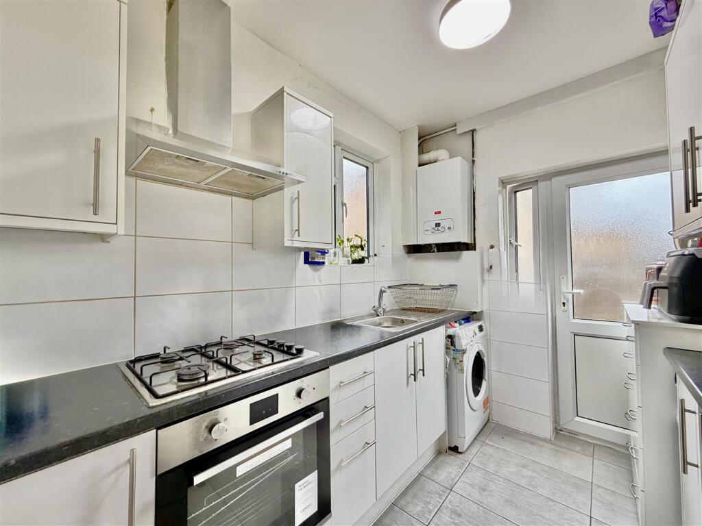 4 bed Semi Detached for rent in Hounslow. From DBK Estate Agents - Hounslow 4 bed Semi Detached for rent in Hounslow. From DBK Estate Agents - Hounslow