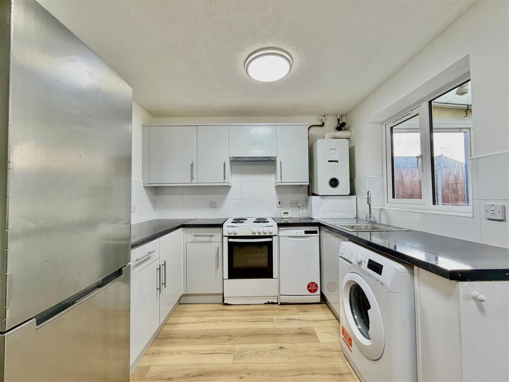 2 bed Semi Detached for rent in Feltham. From DBK Estate Agents - Hounslow 2 bed Semi Detached for rent in Feltham. From DBK Estate Agents - Hounslow