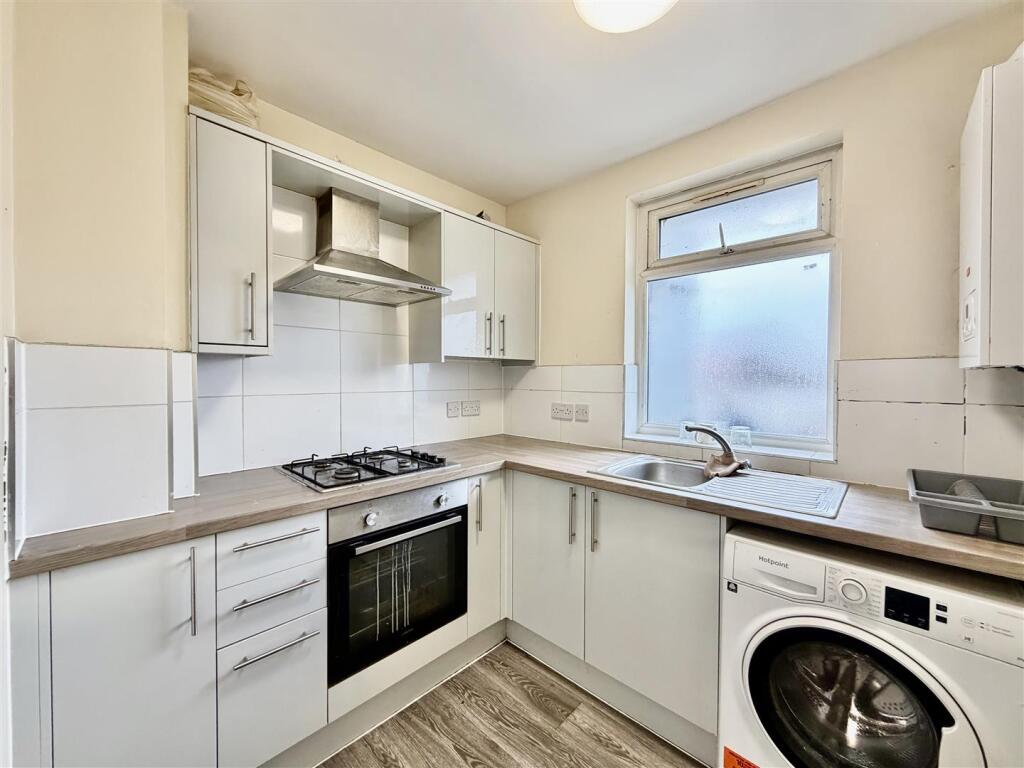 3 bed Apartment for rent in Sunbury. From DBK Estate Agents - Hounslow