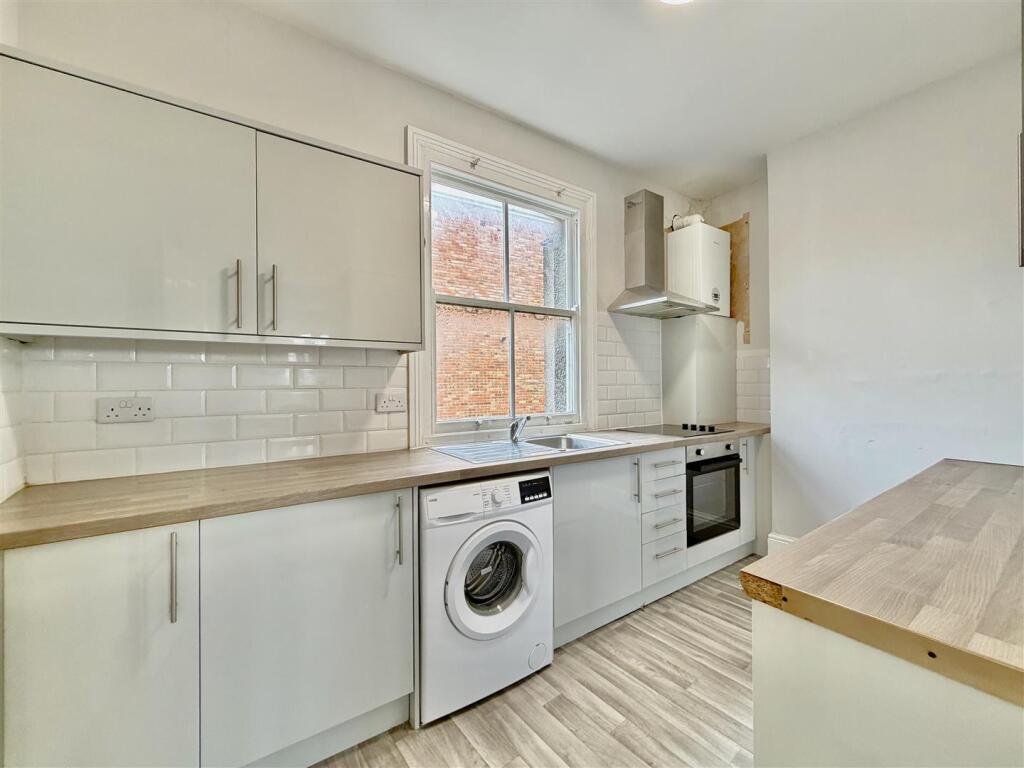 3 bed Apartment for rent in Isleworth. From DBK Estate Agents - Hounslow