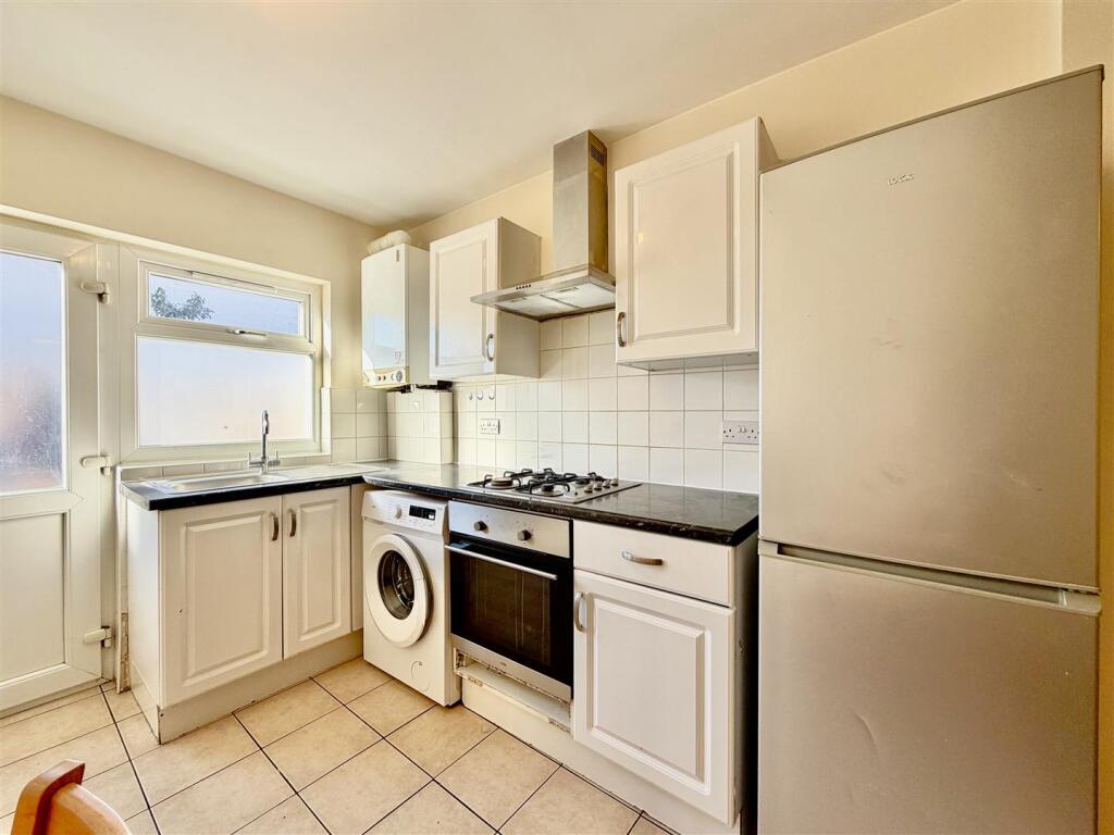 2 bed Apartment for rent in Hounslow. From DBK Estate Agents - Hounslow