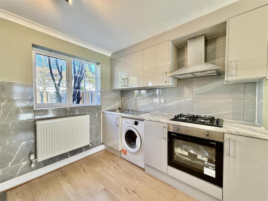 2 bed Mid Terraced House for rent in Hounslow. From DBK Estate Agents - Hounslow