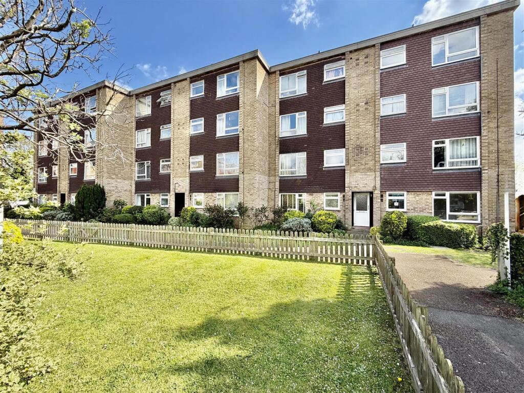 1 bed Apartment for rent in Feltham. From DBK Estate Agents - Hounslow