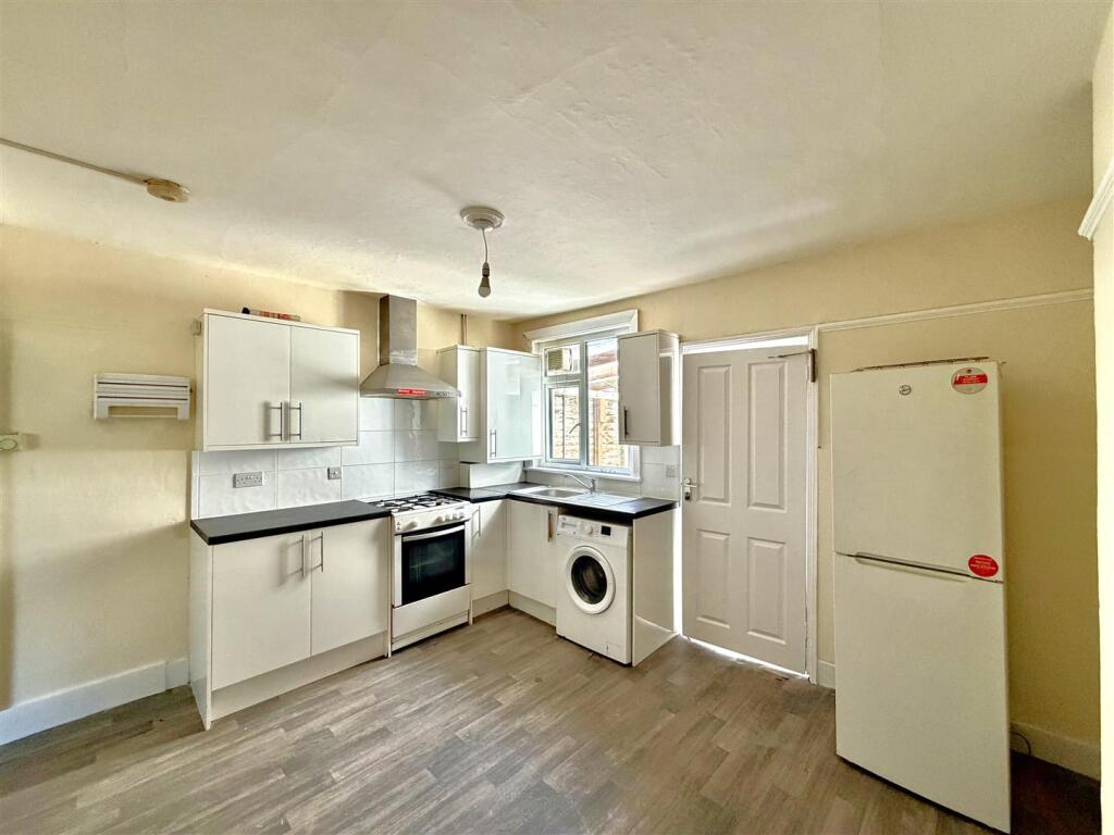 3 bed Mid Terraced House for rent in Hounslow. From DBK Estate Agents - Hounslow