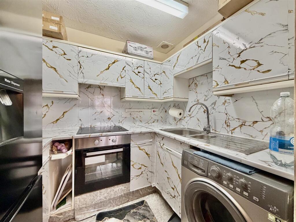 4 bed Apartment for rent in Feltham. From DBK Estate Agents - Hounslow