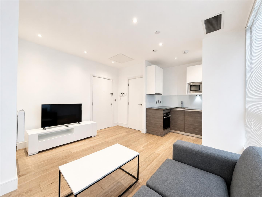 4 bed Apartment for rent in Hounslow. From DBK Estate Agents - Hounslow 4 bed Apartment for rent in Hounslow. From DBK Estate Agents - Hounslow