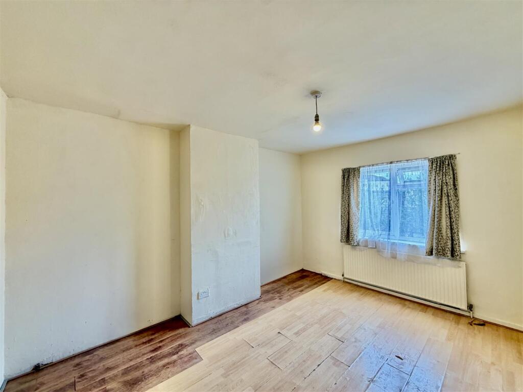 3 bed Semi Detached for rent in Hounslow. From DBK Estate Agents - Hounslow