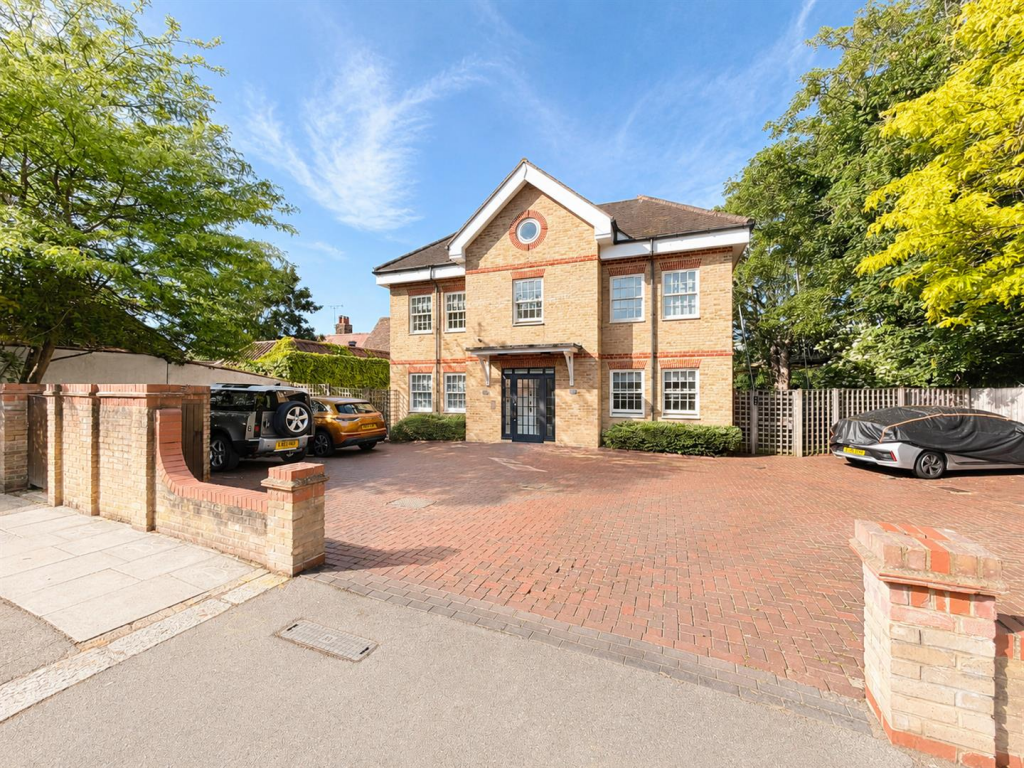 1 bed Apartment for rent in Chiswick. From DBK Estate Agents - Hounslow