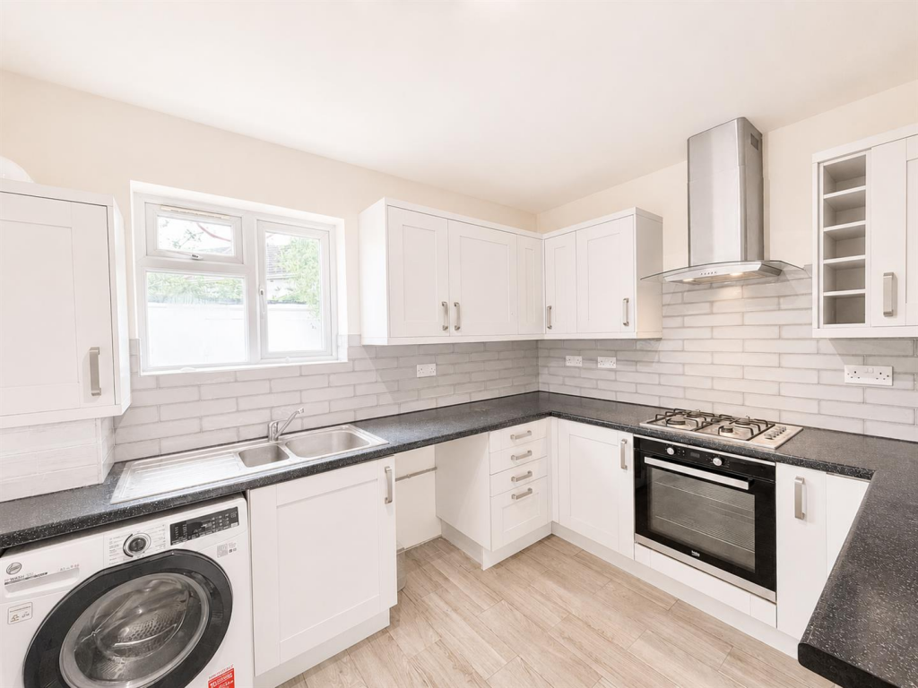 3 bed End of Terrace for rent in Hounslow. From DBK Estate Agents - Hounslow