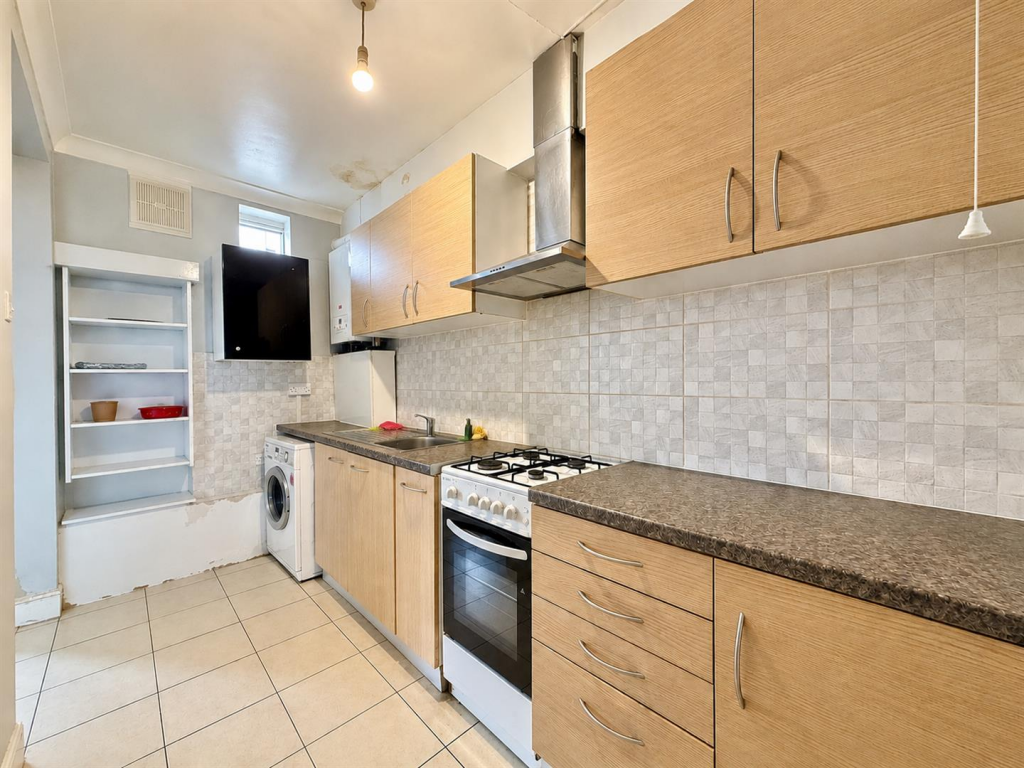 4 bed Mid Terraced House for rent in Hounslow. From DBK Estate Agents - Hounslow